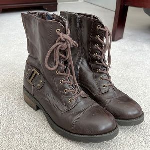 Brown lace up combat boots, white mountain 6.5